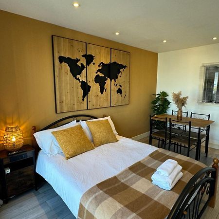 Cozy Flat With Balcony Apartment London Ngoại thất bức ảnh