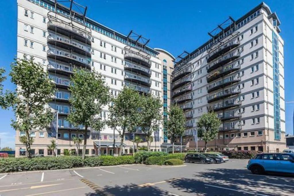 Cozy Flat With Balcony Apartment London Ngoại thất bức ảnh