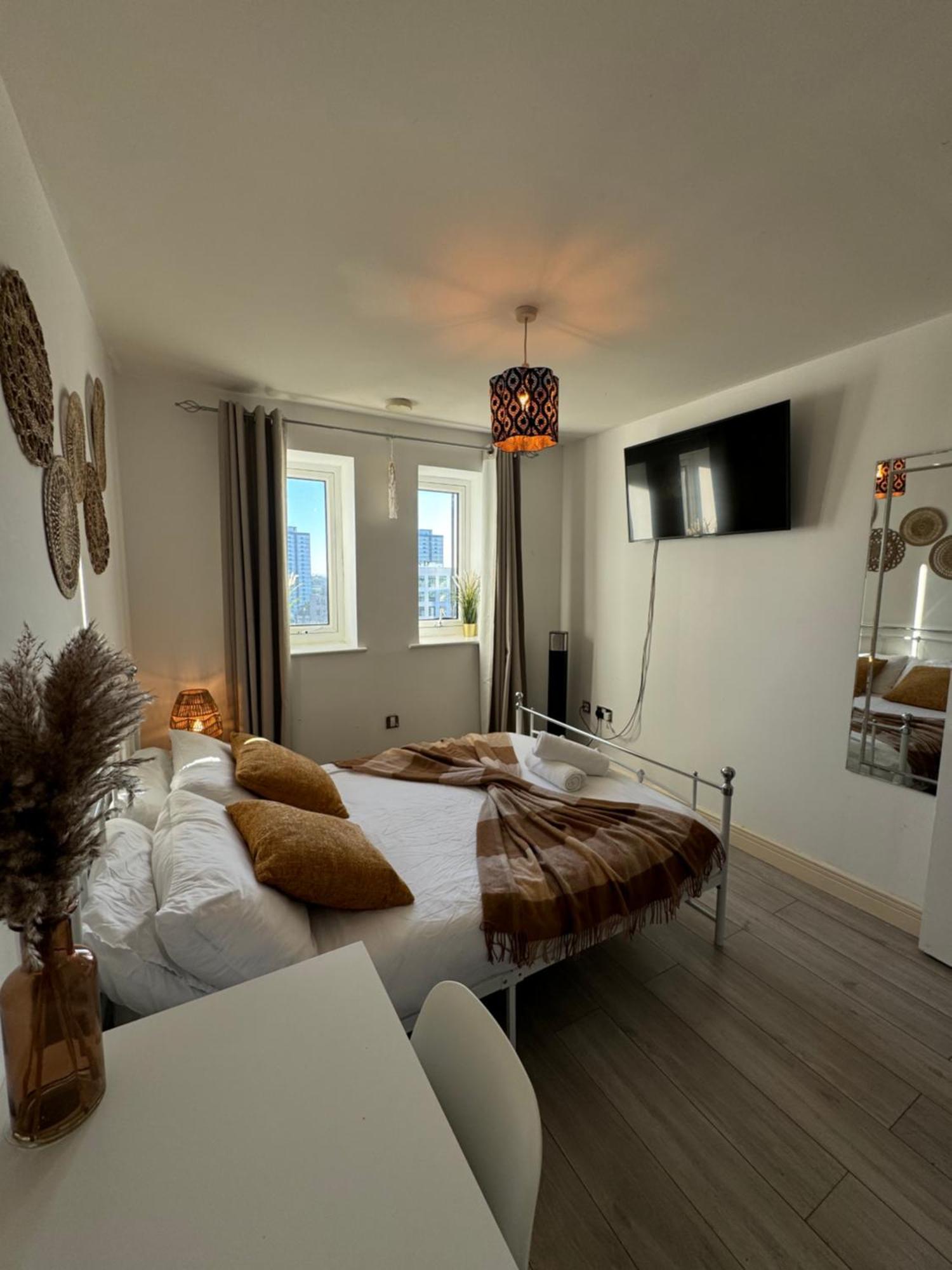Cozy Flat With Balcony Apartment London Ngoại thất bức ảnh