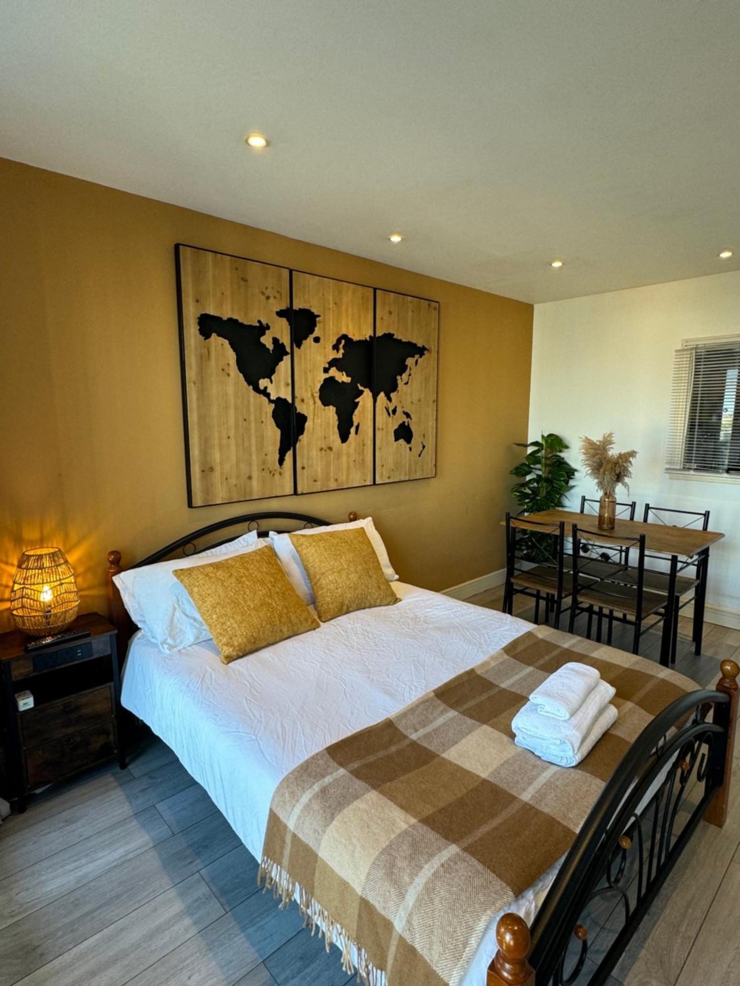Cozy Flat With Balcony Apartment London Ngoại thất bức ảnh