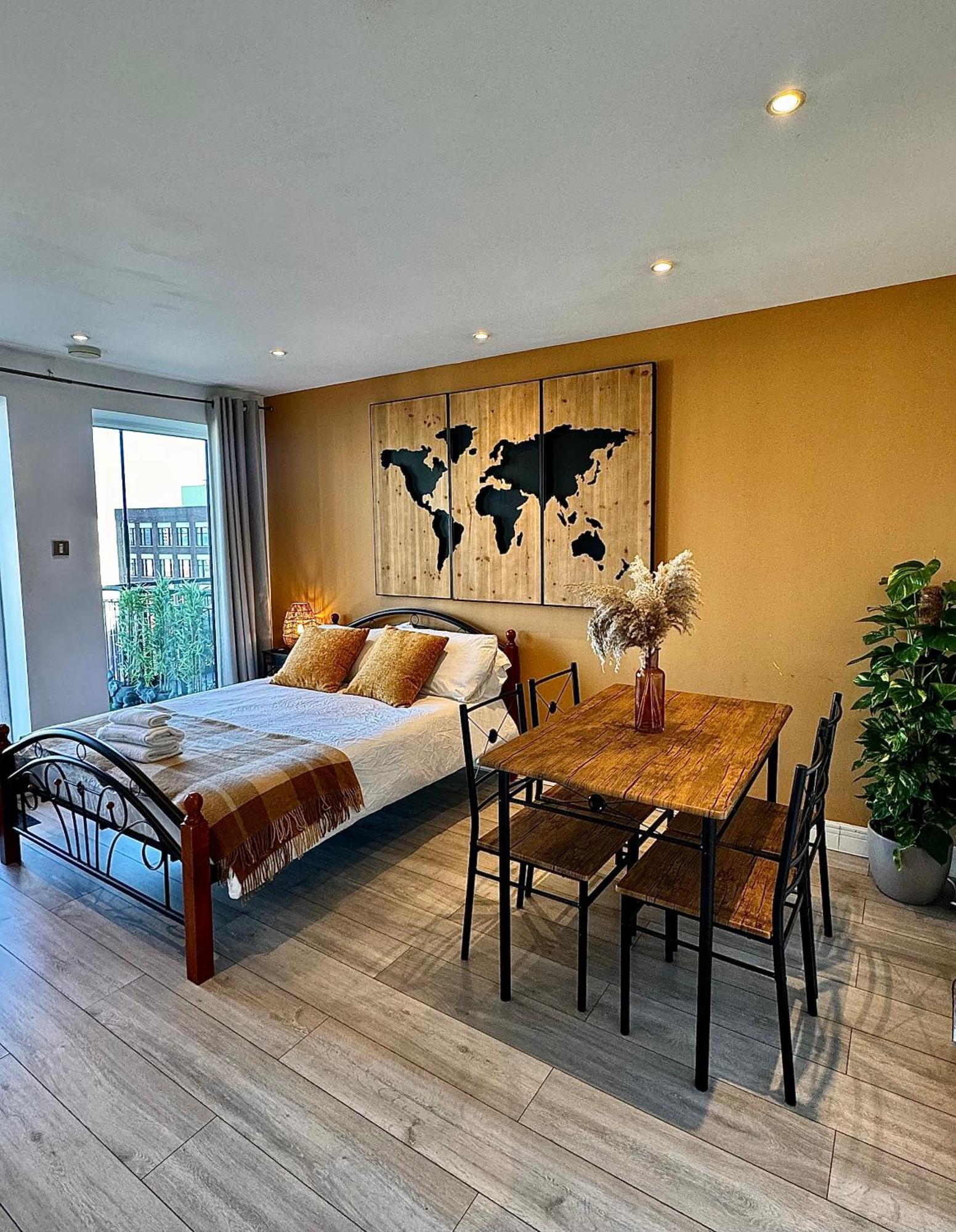 Cozy Flat With Balcony Apartment London Ngoại thất bức ảnh